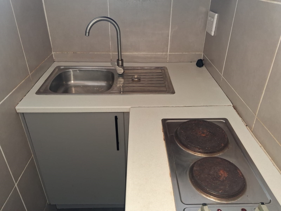 To Let 1 Bedroom Property for Rent in Quigney Eastern Cape